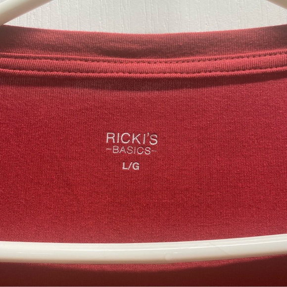 Ricki’s Basic Tee - Picture 3 of 3